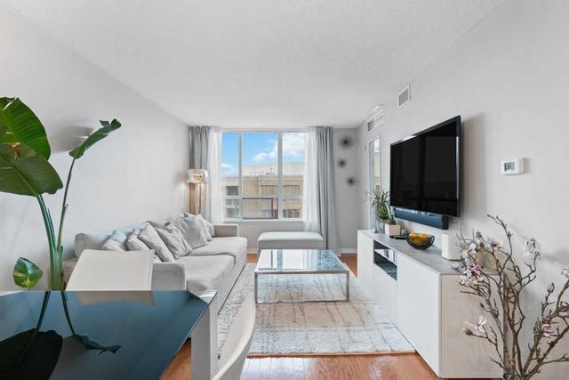 613 - 205 The Donway West, Condo with 1 bedrooms, 1 bathrooms and 2 parking in Toronto ON | Image 2