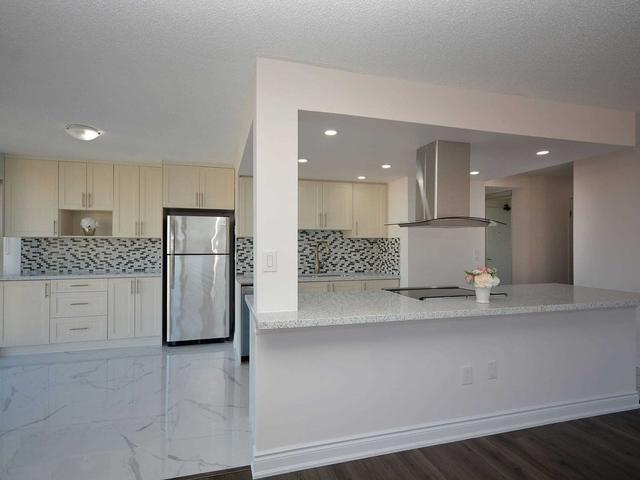 2111 - 350 Webb Dr, Condo with 2 bedrooms, 2 bathrooms and 2 parking in Mississauga ON | Image 3
