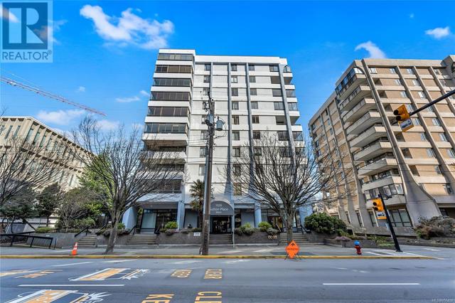 701 - 1026 Johnson St, Condo with 2 bedrooms, 2 bathrooms and 1 parking in Victoria BC | Image 1