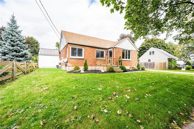 18 Lindsay Street, House detached with 3 bedrooms, 2 bathrooms and 8 parking in Tillsonburg ON | Image 2