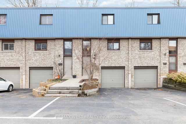 621 Francis Rd, Townhouse with 2 bedrooms, 1 bathrooms and 3 parking in Burlington ON | Image 1