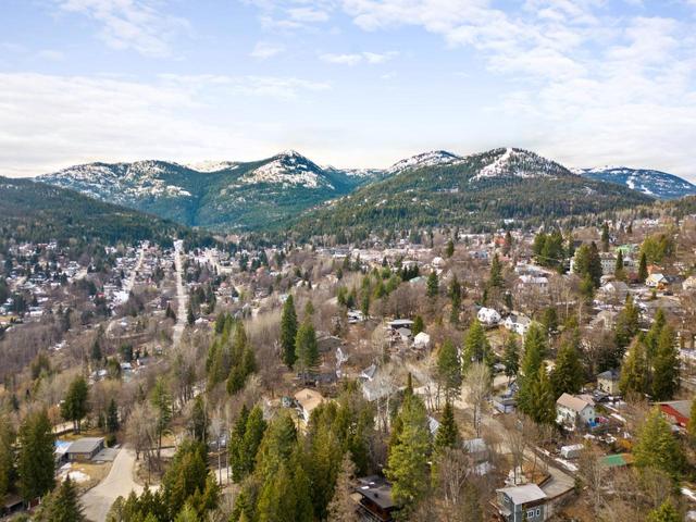 2740 Tamarack Avenue, House detached with 4 bedrooms, 3 bathrooms and 2 parking in Rossland BC | Image 53