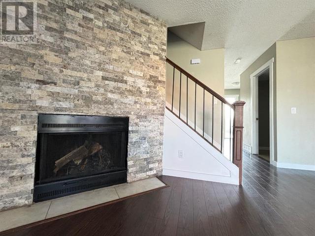 151, - 7172 Coach Hill Road Sw, House attached with 3 bedrooms, 1 bathrooms and 1 parking in Calgary AB | Image 8