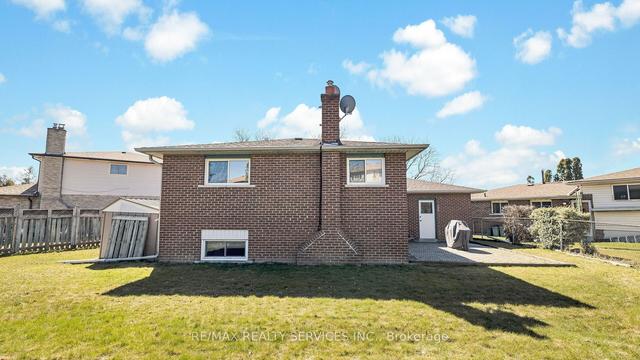 4 Eastwood Crt, House detached with 3 bedrooms, 2 bathrooms and 5 parking in Brampton ON | Image 32