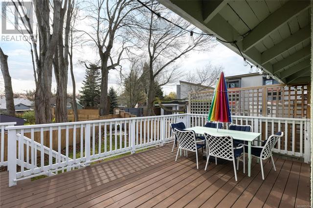 Deck looking over the South West backyard | Image 15