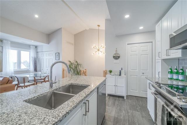 26 Sternes Private, House attached with 2 bedrooms, 1 bathrooms and 1 parking in Ottawa ON | Image 2