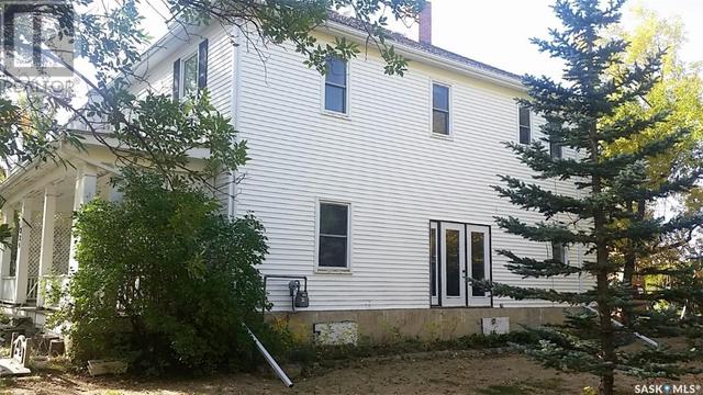 324 Main Street, House detached with 7 bedrooms, 2 bathrooms and null parking in Lafleche SK | Image 2
