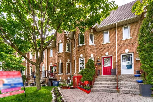 31 Lippincott St E, House attached with 3 bedrooms, 3 bathrooms and 1 parking in Toronto ON | Image 12