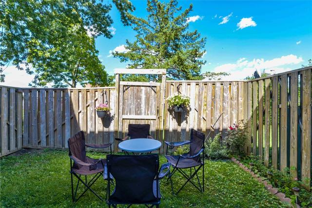 187 Fleetwood Cres, Townhouse with 3 bedrooms, 2 bathrooms and 1 parking in Brampton ON | Image 32
