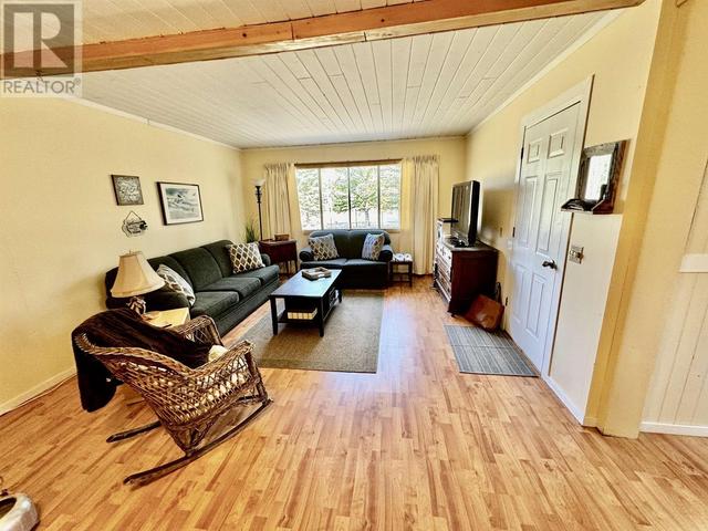 942 Green Lake S Road, House detached with 3 bedrooms, 1 bathrooms and null parking in Thompson Nicola E (Bonaparte Plateau) BC | Image 12