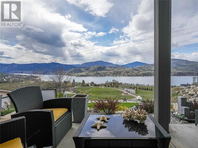 316 Heritage Boulevard, House detached with 3 bedrooms, 3 bathrooms and 2 parking in Okanagan Similkameen D BC | Image 1