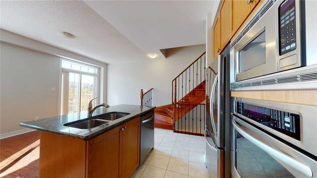 3 - 5725 Tosca Dr, Townhouse with 4 bedrooms, 4 bathrooms and 2 parking in Mississauga ON | Image 6