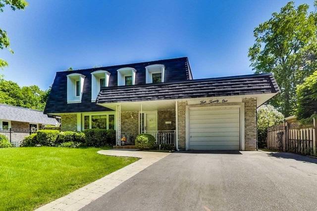421 Canterbury Cres, House detached with 4 bedrooms, 3 bathrooms and 2 parking in Oakville ON | Image 1