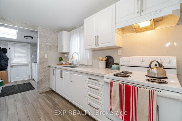 84 Rosethorn Ave, House semidetached with 2 bedrooms, 3 bathrooms and 2 parking in Toronto ON | Image 3