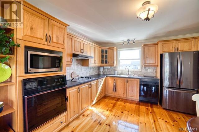 120 Notre Dame, House detached with 3 bedrooms, 1 bathrooms and null parking in Bathurst NB | Image 9