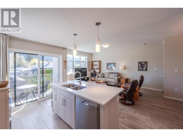 120 - 388 Eckhardt Avenue E, House attached with 3 bedrooms, 1 bathrooms and 4 parking in Penticton BC | Image 3