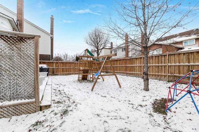 51 Slater Circ, House detached with 3 bedrooms, 2 bathrooms and 5 parking in Brampton ON | Image 19