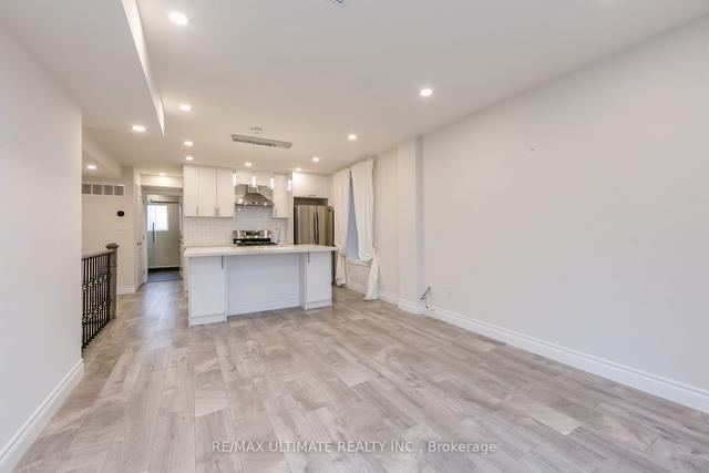 2 - 701 Dupont St, House semidetached with 2 bedrooms, 1 bathrooms and 1 parking in Toronto ON | Image 6