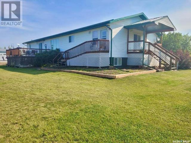 9km West Of Makwa, House detached with 5 bedrooms, 4 bathrooms and null parking in Loon Lake No. 561 SK | Image 1