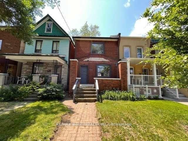 390 St Clarens Ave, House detached with 3 bedrooms, 1 bathrooms and 2 parking in Toronto ON | Image 1