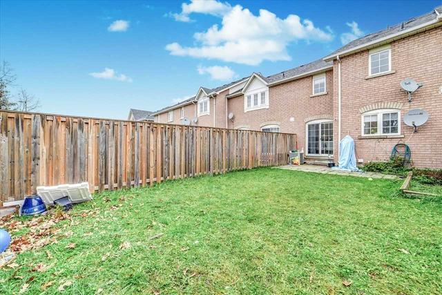 19 Stirrup Crt, House attached with 3 bedrooms, 3 bathrooms and 3 parking in Brampton ON | Image 19