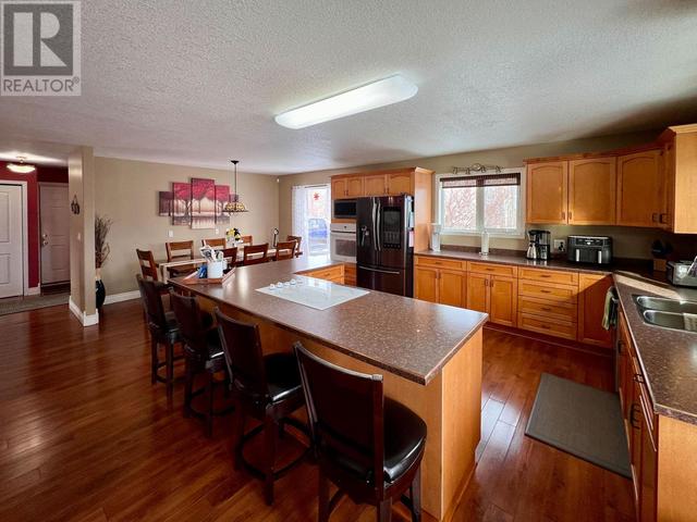 5910 Cameron Drive, House detached with 4 bedrooms, 3 bathrooms and 2 parking in Peace River E BC | Image 7