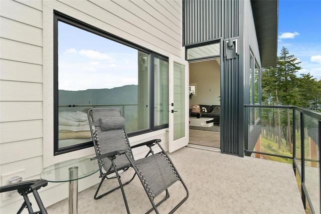 1806 Grey Owl Court, House detached with 4 bedrooms, 3 bathrooms and 3 parking in Kelowna BC | Card Image