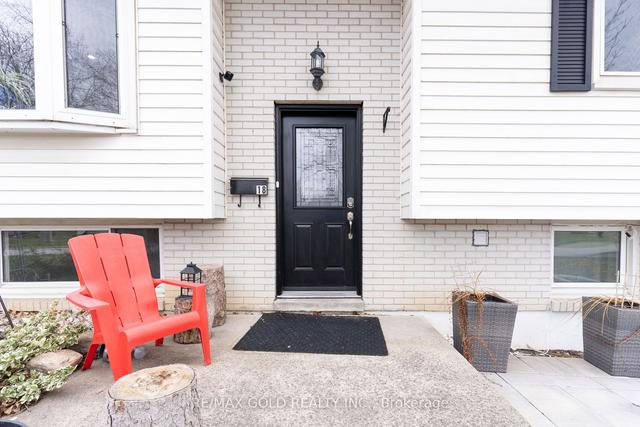 18 Drury Cres, House detached with 3 bedrooms, 2 bathrooms and 4 parking in Brampton ON | Image 36