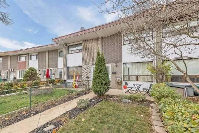 80a Corby Cres, House attached with 3 bedrooms, 3 bathrooms and 3 parking in Brampton ON | Image 23