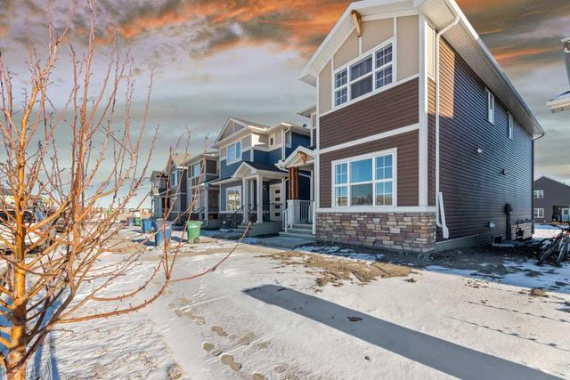 916 Bayview Rise Sw, House detached with 3 bedrooms, 2 bathrooms and 2 parking in Airdrie AB | Image 2