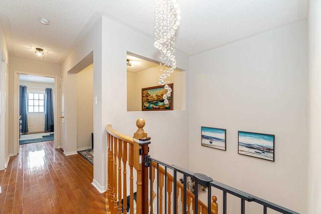 23 Vessel Cres, House detached with 3 bedrooms, 3 bathrooms and 3 parking in Toronto ON | Image 10