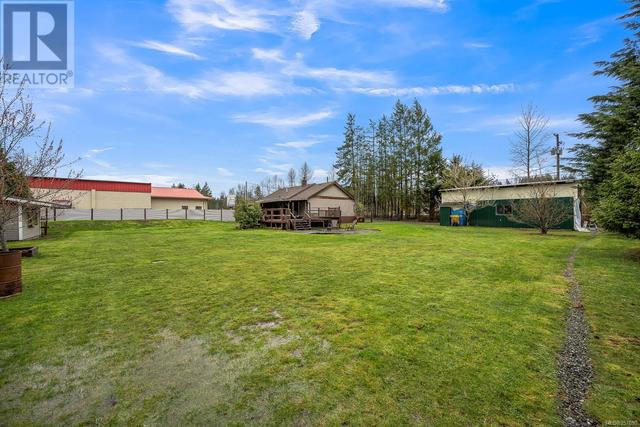 5733 Island Hwy N, House detached with 3 bedrooms, 1 bathrooms and 4 parking in Comox Valley B (Lazo North) BC | Image 11