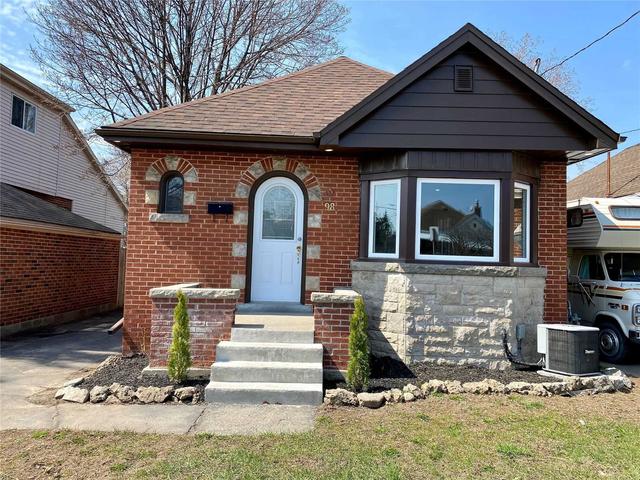 98 Tragina Ave S, House detached with 2 bedrooms, 1 bathrooms and 3 parking in Hamilton ON | Image 1