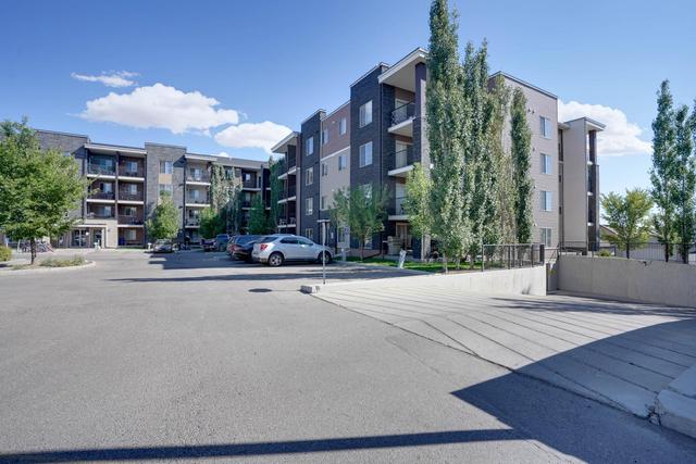425 - 355 Taralake Way Ne, Condo with 2 bedrooms, 2 bathrooms and 1 parking in Calgary AB | Image 3