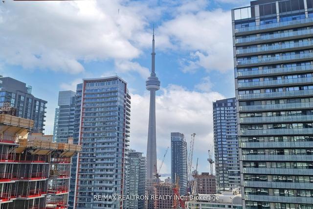 2710 - 125 Peter St, Condo with 1 bedrooms, 1 bathrooms and 0 parking in Toronto ON | Image 2