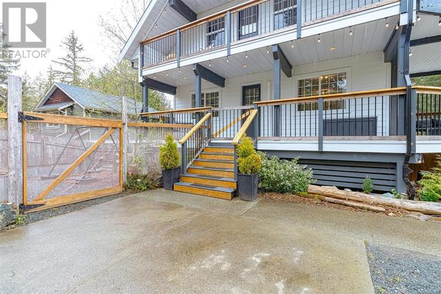 2065 Mable Rd, House detached with 4 bedrooms, 3 bathrooms and 6 parking in Cowichan Valley B BC | Image 2
