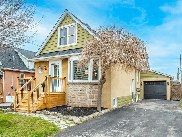 301 East 16th Street, House detached with 4 bedrooms, 2 bathrooms and 2 parking in Hamilton ON | Image 1