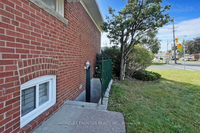 2 Kellyvale Rd, House detached with 3 bedrooms, 2 bathrooms and 4 parking in Toronto ON | Image 33