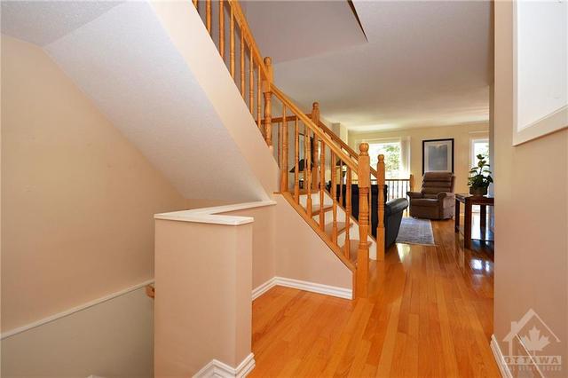 623 Deancourt Crescent, Townhouse with 3 bedrooms, 3 bathrooms and 3 parking in Ottawa ON | Image 7