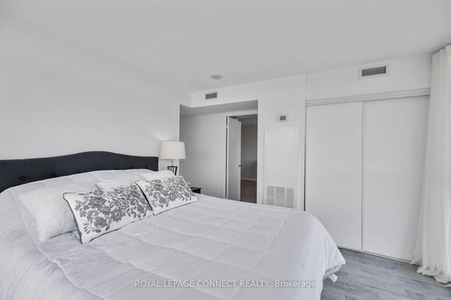 711 - 33 Singer Crt, Condo with 2 bedrooms, 2 bathrooms and 1 parking in Toronto ON | Image 23