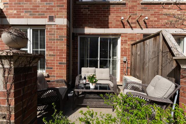 29 - 19 Hays Blvd, Townhouse with 2 bedrooms, 2 bathrooms and 2 parking in Oakville ON | Image 3