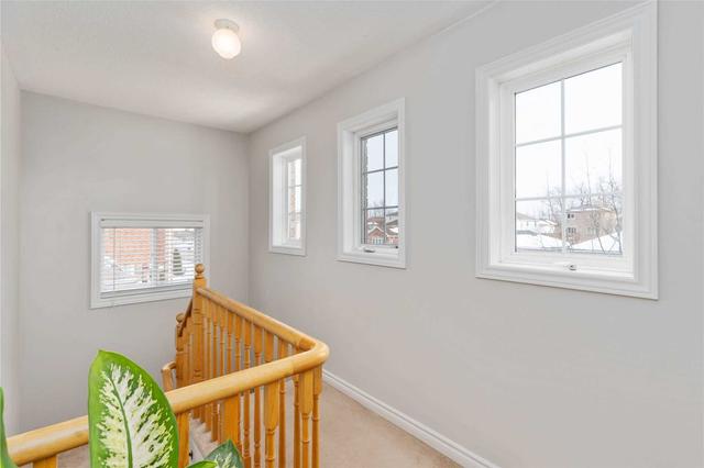 18 Watson Dr, House detached with 3 bedrooms, 3 bathrooms and 6 parking in Barrie ON | Image 8