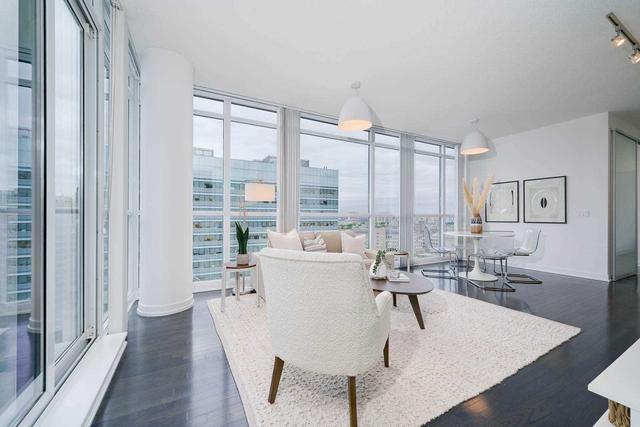 1910 - 770 Bay St, Condo with 2 bedrooms, 2 bathrooms and 1 parking in Toronto ON | Image 5