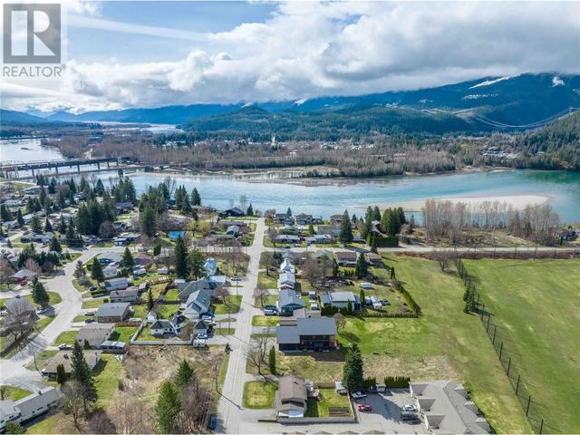 145 Columbia Park Drive, House detached with 2 bedrooms, 2 bathrooms and null parking in Revelstoke BC | Image 33
