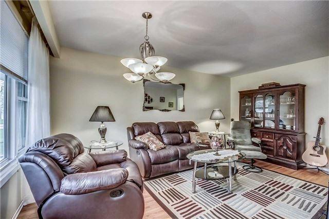upper - 320 Central Park Blvd N, House detached with 3 bedrooms, 1 bathrooms and 3 parking in Oshawa ON | Image 2