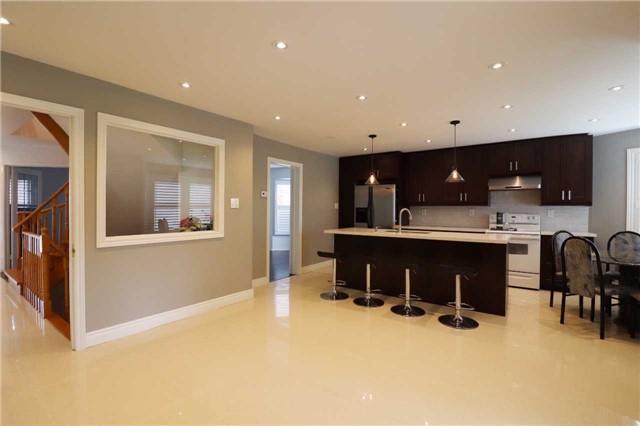 79 John Stiver Cres, House detached with 4 bedrooms, 4 bathrooms and 4 parking in Markham ON | Image 2