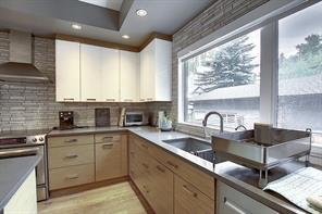 47 Rossmere Road Sw, Home with 4 bedrooms, 3 bathrooms and 2 parking in Calgary AB | Image 7