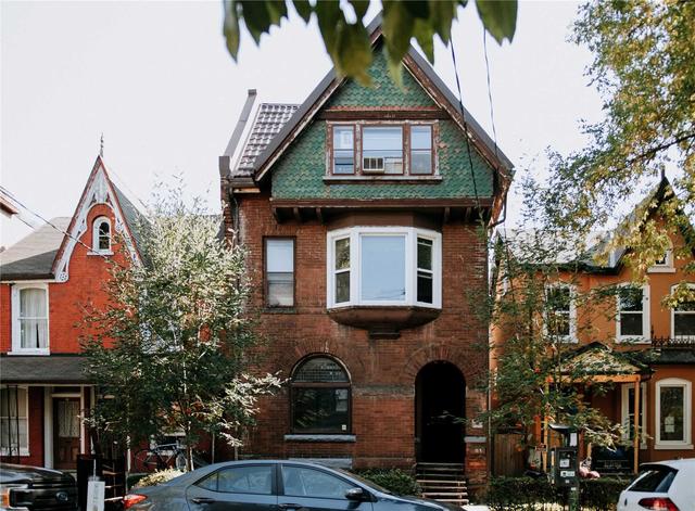 15 D'arcy St, House semidetached with 8 bedrooms, 4 bathrooms and 1 parking in Toronto ON | Image 1