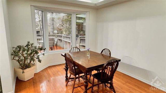 12 Scarlet Court, Townhouse with 3 bedrooms, 3 bathrooms and 3 parking in Ottawa ON | Image 9