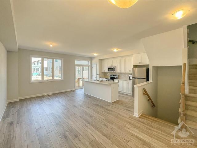 809 Everbloom Lane, Townhouse with 3 bedrooms, 3 bathrooms and 2 parking in Ottawa ON | Image 9